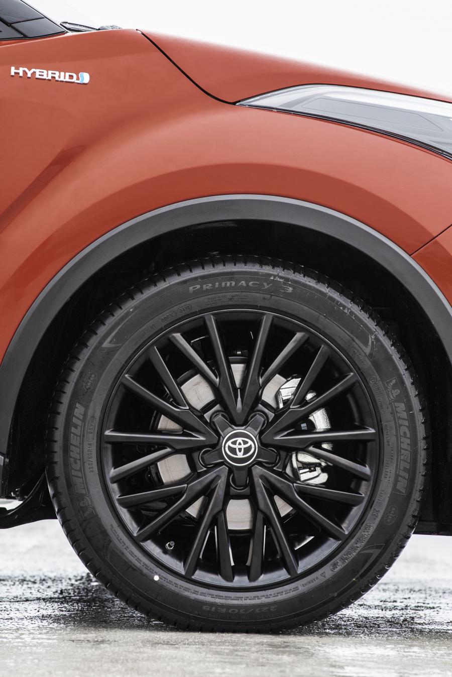 Колеса Toyota C-HR Hybrid 2019 года  (WW) (фото 107 из 174)